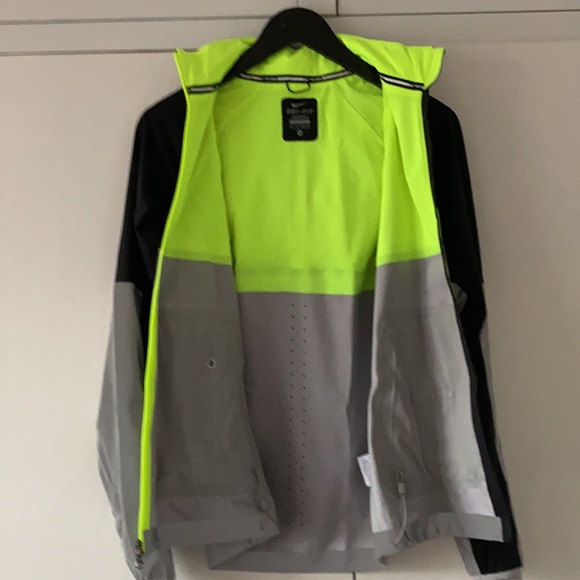 Nike Reflective running jacket W XSmall - Picture 5 of 5